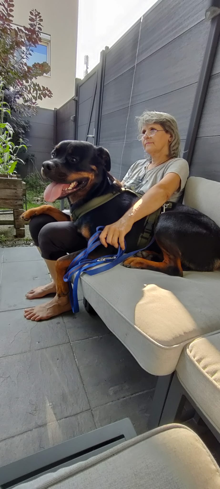 Sany Hackl mit Hund